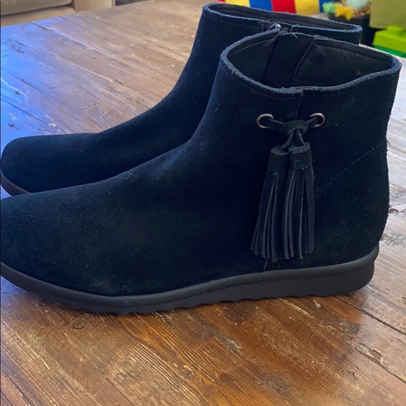 Vaneli Shoes - NWOT Vaneli Sport Booties